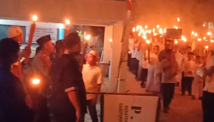 Ratusan Anak Pengajian Ramaikan Pawai Obor Sambut Tahun Baru Islam