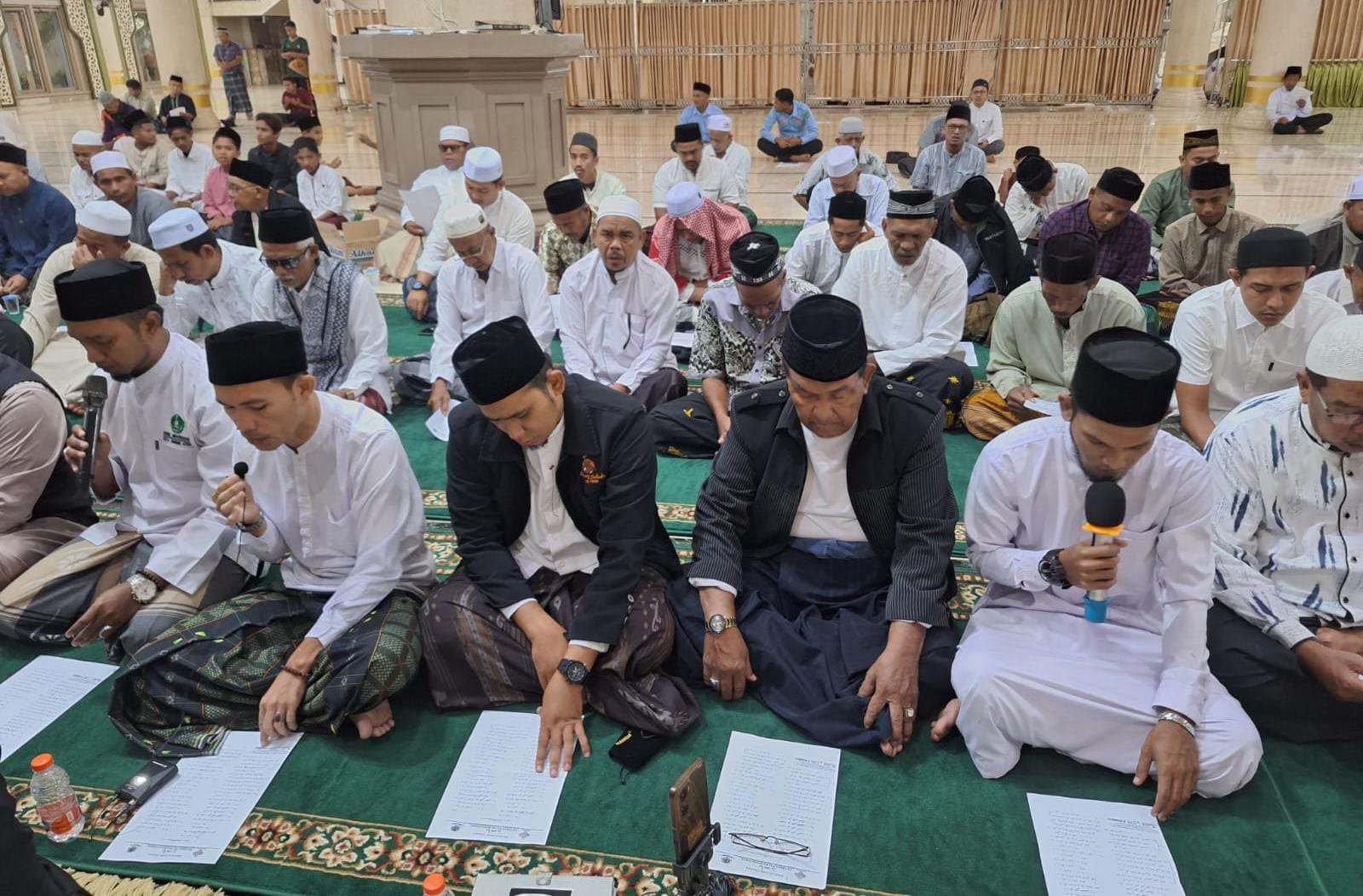 Awal Tahun 1446 Hijriyah, Seribuan Jemaah Larut Dalam Zikir Awal Tahun 1446 Hijriyah, Seribuan Jemaah Larut Dalam Zikir