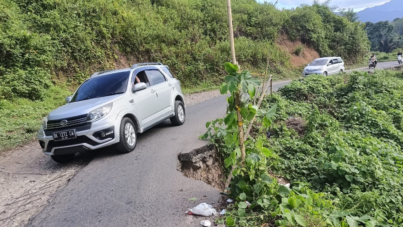 Pemkab Tapsel Terkesan Abaikan Kerusakan Jalan Simarpinggan