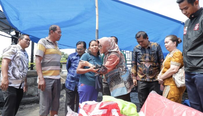 Wali Kota P. Siantar Bantu Korban Kebakaran