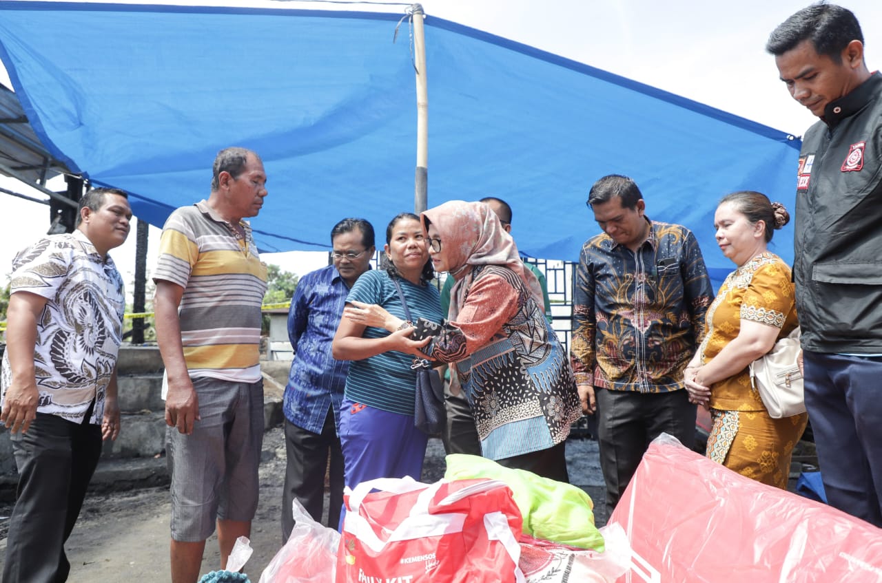 Wali Kota P. Siantar Bantu Korban Kebakaran