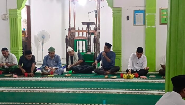 Warga Kel. Bukit Kubu Gelar Ritual Ratib Tolak Bala