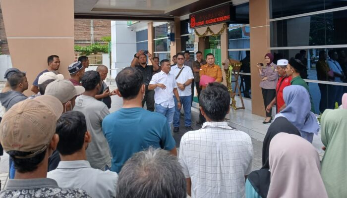 Warga Datangi Kejari Bireuen Minta Usut Penyelewengan Dana Desa