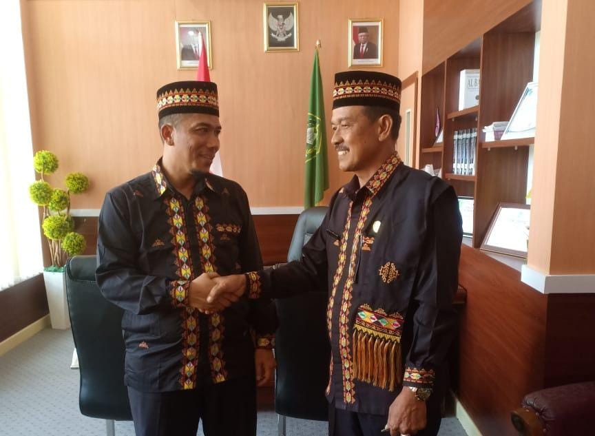 Terima Kunjungan MAA, Kakan Kemenag Dukung Pemakaian Baju Khas Aceh Singkil