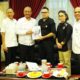 KETUA DPRD Sumut Sutarto menerima buku Laporan Tahunan KPID Tahun 2024 yang diserahkan Ketua KPID Sumut Ketua Anggia Ramadhan, didampingi jajaran, usai bersilaturahmi di ruang dewan, Senin (15/7). Waspada/ist