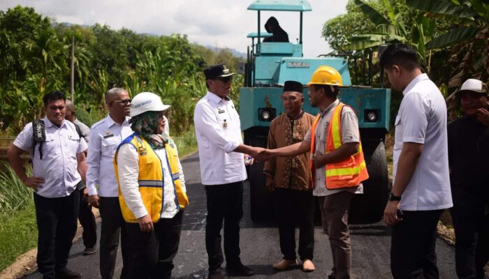 Bupati Madina Tinjau Pembangunan Jalan