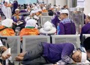 Hampir 15 Jam Delay, Jamaah Kloter 22 Sumut Pilih Tidur Di Bandara Madinah