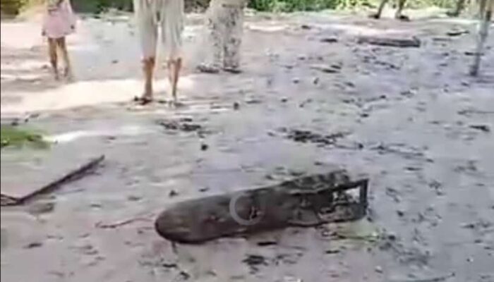 Cari Besi Temukan Bom Di Sungai Tanjung