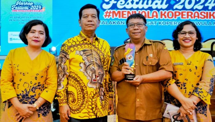 Bupati Simalungun Terima Penghargaan Tokoh Penggerak Koperasi Tingkat Sumut