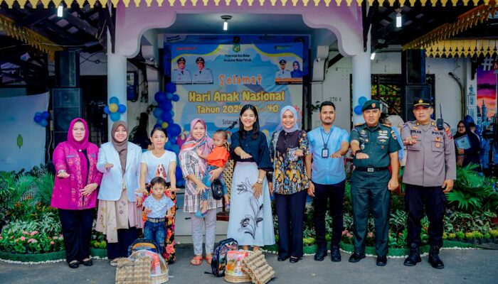 Peringatan HAN Di Medan Petisah, Kahiyang Ayu Bagikan Bingkisan untuk Anak Stunting