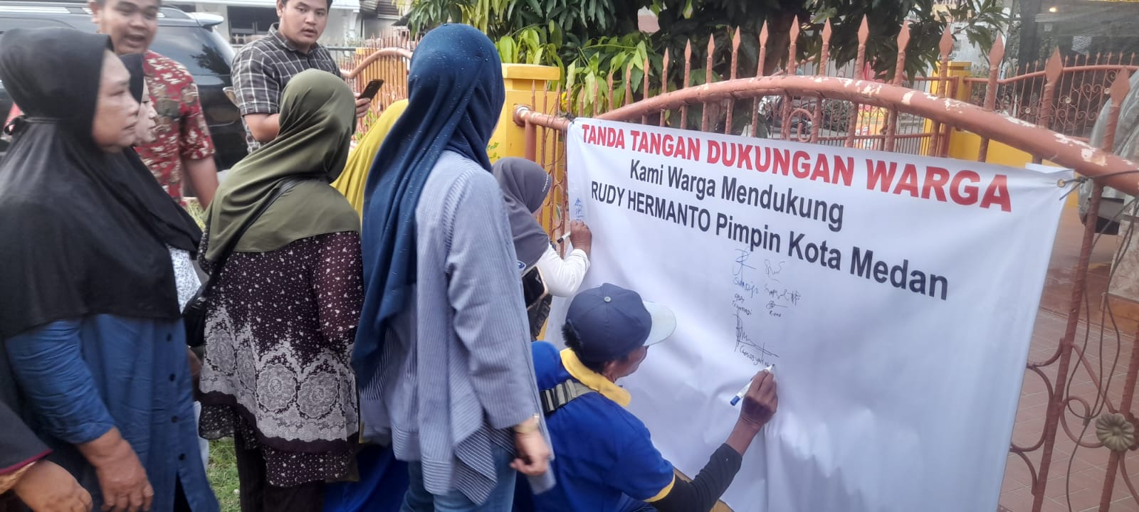 Warga Beri Tanda Tangan Dukung Rudy Hermanto Maju Pilwako Medan
