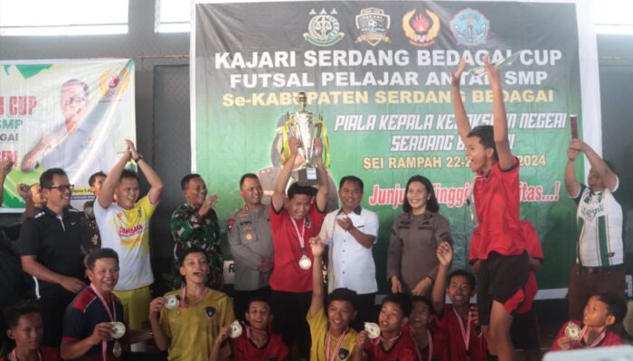 MTs Islamiyah Dolok Masihul Juarai Turnamen Futsal Kajari Sergai Cup