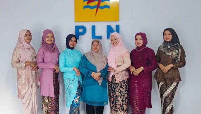 Memperingati Hari Kebaya Nasional, Srikandi PLN UP3 P.Sidimpuan Kawal Kelistrikan