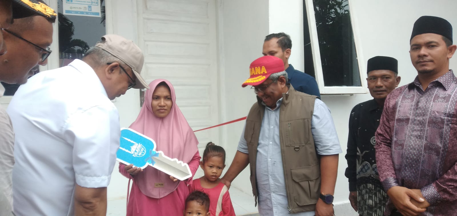 Bustami Hamzah Resmikan Rumah Bantuan NGO Islamic Relief Australia