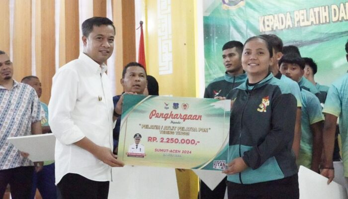 Pemko Tebingtinggi Berikan Penghargaan Uang Saku Pelatih Dan Atlet PON XXI Aceh-Sumut