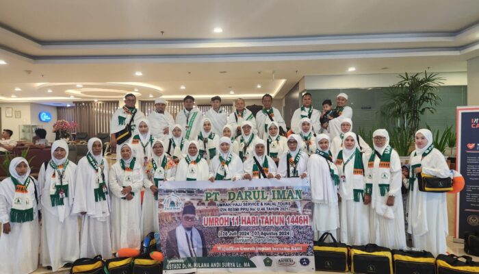 Dipandu Dirut Darul Iman, 30 Jamaah Umrah Program Parenting Diberangkatkan Ke Tanah Suci
