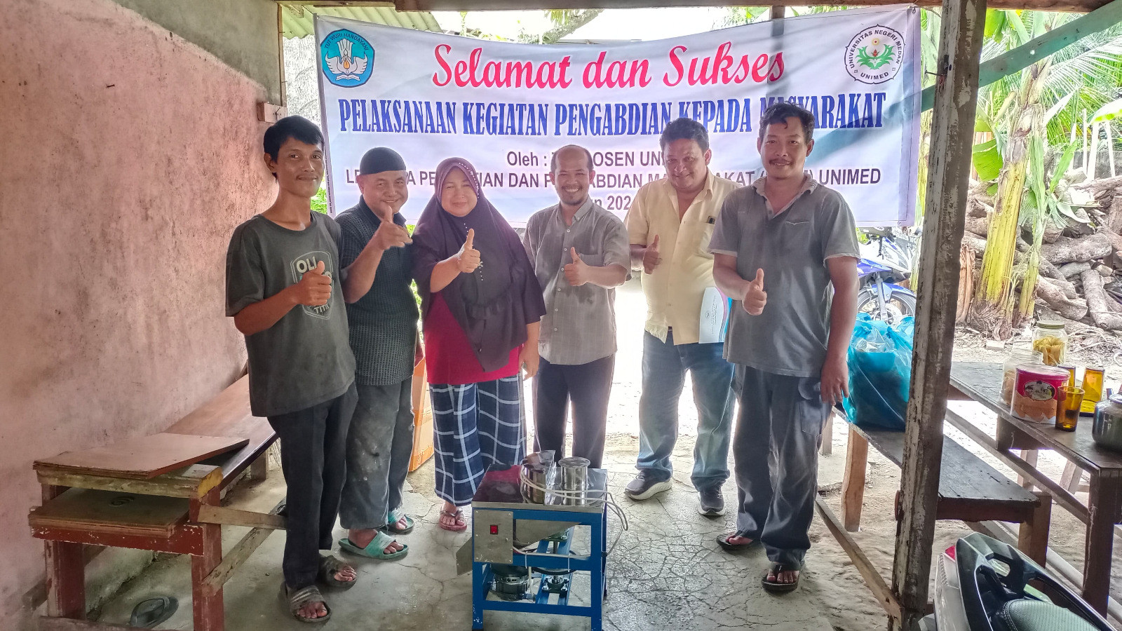 Unimed Berikan Bukti, Bukan Janji Bagi Kelompok Usaha Jajanan Keripik