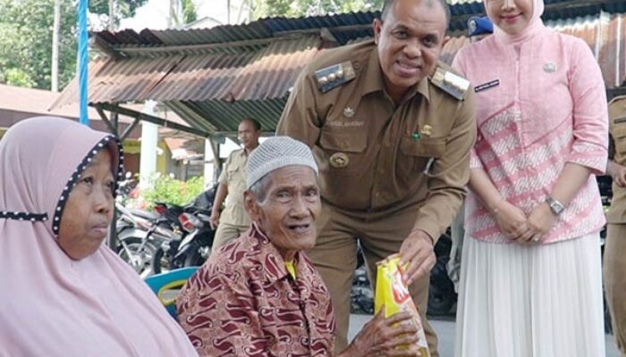 Pj. Bupati Dan PKK Langkat Serahkan Bantuan Di Desa Banyumas Dan Desa Stabat Lama