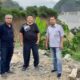 PEMERHATI Pembangunan Sumut Taufan Agung Ginting (tengah) bersama tim ketika mengunjugi Proyek raksasa Bendungan Lau Simeme berbiaya Rp1,65 triliun di Kecamatan Sibirubiru, Kabupaten Deli Serdang. Waspada/Ist