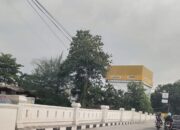 Lampu Hias Di Jembatan Jalan Adam Malik Lenyap