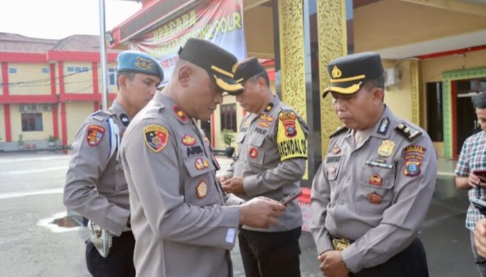 Cegah Judi Online, Kapolres Pelabuhan Belawan Periksa Hp Personel