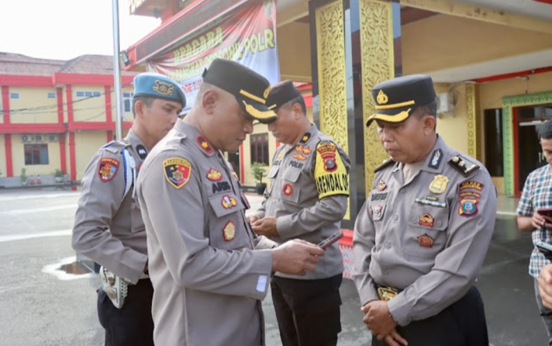 Cegah Judi Online, Kapolres Pelabuhan Belawan Periksa Hp Personel