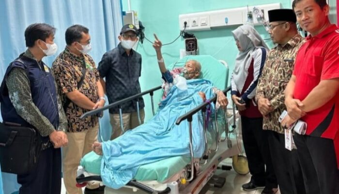 PPIH Debarkasi Medan Jenguk Jamaah Technical Landing Asal Makasar