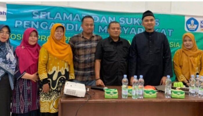 Dosen Prodi Pendidikan Bahasa Indonesia FKIP UNIVA Medan Pengabdian Masyarakat
