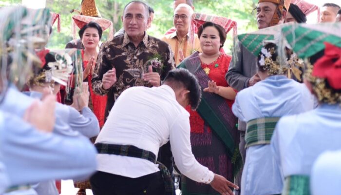 Edy Rahmayadi Disambut Hangat Jemaat GKPS