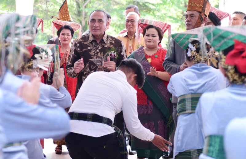 Edy Rahmayadi Disambut Hangat Jemaat GKPS