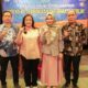 ANGGOTA KI Pusat Rospita Vici Paulyn bersama Komisioner KI Sumut Dra Eddy Syahputra As MSi, Dr Cut Alma Nuraflah, Muhammad Safi'i Sitorus SH, MIkom. Waspada/Andi Aria Tirtayasa