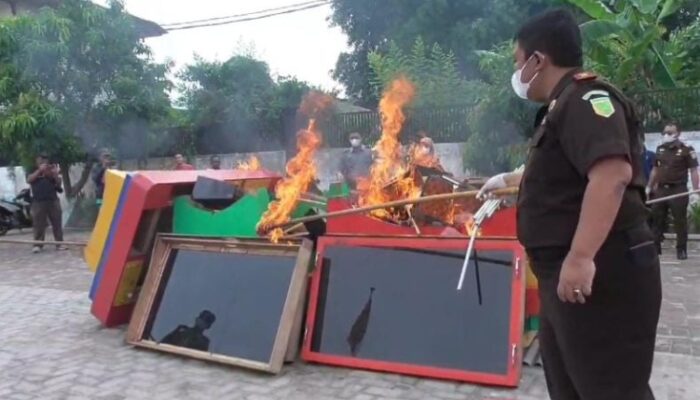 Cabjari Labuhandeli Musnahkan BB Yang Telah Berkekuatan Hukum Tetap