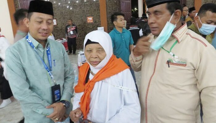 Jenni Heriyani, Jamaah Tuna Netra Kloter 16 Medan Bersyukur Tunaikan Haji
