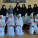 Kepala SMA Nurul ‘Ilmi Padangsidimpuan Elfira Rosa Nasution, S.Pd  (3 kiri) dan Panitia MPLS 2024 SMA Nurul ‘Ilmi foto bersama dengan peserta MPLS terbaik dan Karya Terbaik, di GOR YPI BM Muda Nurul 'Ilmi Padangsidimpuan, Rabu (17/7). Waspada/Mohot Lubis.