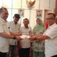 Pengurus Daerah Persatuan Pensiunan Radio Republik Indonesia (PD-PPRRI) Banda Aceh foto bersama dengan Kepala RRI Banda Aceh Drs Taufan Pamungkas Mahaendra Jaya M.Si di Lobi RRI setempat, Rabu (24/7/2024).(Waspada/Ist)