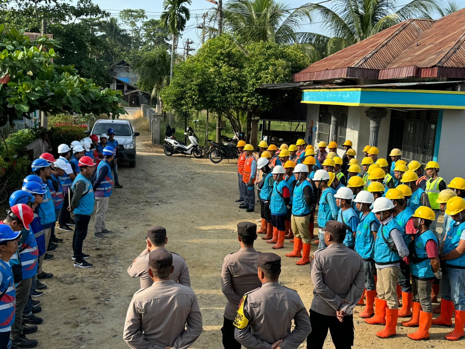 Jaga Keandalan Listrik, PLN UP3 Langsa Pangkas Pohon Jaga Keandalan Listrik, PLN UP3 Langsa Pangkas Pohon