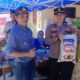 Kapolsek Ipda M Sabri didampingi Kabid Distribusi Cadangan Pangan Achyaruddin menyerahkan paket sembako kepada masyarakat, di Mapolsek Gunung Meriah, Selasa (2/7). WASPADA/Ist