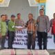 Manager TPL Sektor Tapsel Heddy Panjaitan saat menyerahkan bantuan 550 zak semen untuk pembanguan Masjid Al-Fatimah yang diserahkan secara simbolis (Waspada/Ist)