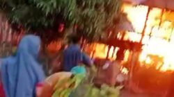 Tiga rumah ludes dilalap sijago merah di desa Banua Simanosor Kecamatan Naga Juang Kabupaten Madina. Waspada/Ist