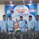 Ketua Umum DPW BKPRMI Aceh, Dr Mulia Rahman, S.Pd.I, MA, menyerahkan berkas Sidang Pleno Musda IV DPD BKPRMI Aceh Jaya ke Tgk Kafrawi, di Aula Dinas Kesehatan di Calang, Kamis (4/7). Waspada/Ist.