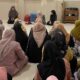 Anggota Badan BMA Khairina saat menyampaikan pengarahan kepada para mustahik penerima bantuan ultra mikro di Mushalla BMA, Jumat (05/07/24). Waspada/T.Mansursyah