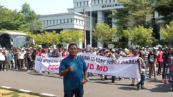 Ketua HKTI Deliserdang Erwin Ramadani saat mengggelar aksi demo di MK beberapa waktu lalu. (Waspada/ist)