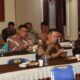 Wakapolres Kompol Ahmad Wahyudi (kiri depan) mewakili Kapolres AKBP Yogen Heroes Baruno langsung mengikuti Nobar pagelaran wayang kulit bersama perwakilan Kodim, Wali Kota, para Kabag, Kasat, Kapolsek dan Kasi jajaran Polres dalam memperingati HUT ke-78 Bhayangkara di aula Mapolres, Jl. Jend. Sudirman, Jumat (5/7) malam.(Waspada-Ist).