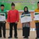 Wali Kota Pematangsiantar Susanti Dewayani (tujuh kanan) pose bersama dengan penerima PGM Indonesia Award 2024 dan lainnya setelah menerima PGM Award Indonesia 2024 dari Ketua Umum PGM Indonesia Yaya Ropandi (enam kanan) di Mess Harungguan Bolon Parapat, Kec. Girsang Sipanganbolon, Kab. Simalungun, Sabtu (27/7) malam.(Waspada-Ist).