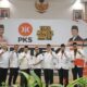 Balon Bupati Deliserdang Sofyan Nasution saat menerima surat keputusan dari Ketua DPP PKS Bidang Pembinaan Wilayah Sumbagut, Tifatul Sembiring. (Waspada/ist).