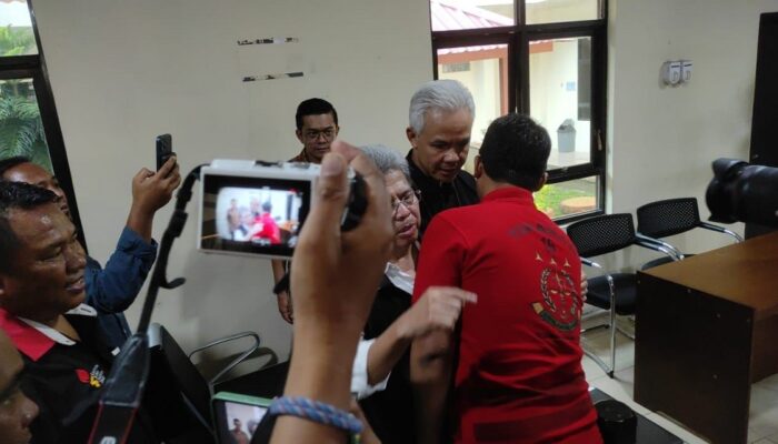 Terdakwa ITE Menangis Bacakan Pledoi