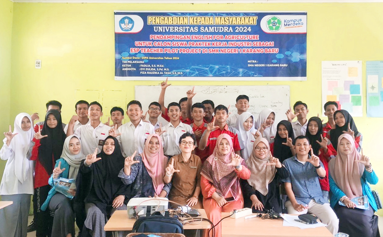 Kegiatan PKM Tim Dosen Prodi PBI Universitas Samudra, di SMK Negeri 1 Karang Baru, Kabupaten Aceh Tamiang, Selasa (30/7). Waspada/Munawar