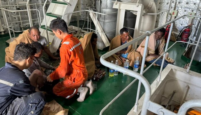 Dihantam Badai, Lima Nelayan Langkat Dievakuasi Kapal Singapura