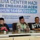 Kakanwil Kemenag Aceh/Ketua PPIH Debarkasi Aceh Azhari(tengah) sedang menyampaikan konprensi pers, terkait pemulangan jamaah haji Aceh di Aula Media Center Haji Aceh, Rabu (10/07/24).(Waspada/T.Mansursyah)