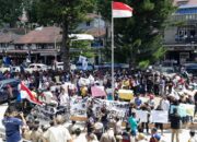 Tuntut Pj Bupati Mundur, Kantor DPRD Dan Bupati Taput Didemo